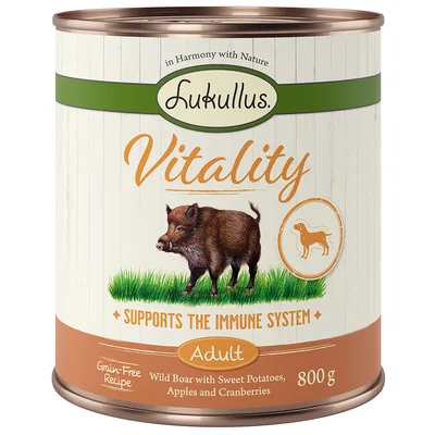 Boîte Lukullus Vitality Adult 800 g, sanglier avec patates douces, pommes et canneberges. Recette sans céréales. Pour chien adulte. Texte en anglais sur le soutien du système immunitaire.