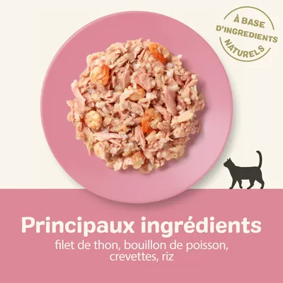 Principaux ingrédients : filet de thon, bouillon de poisson, crevettes, riz. Mention : À base d'ingrédients naturels. Assiette de nourriture pour chat visible.