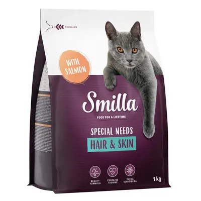 Smilla Special Needs Hair & Skin, with salmon, 1 kg. Mentions : beauty formula, contains taurine, yucca schidigera. Chat gris sur l’emballage.