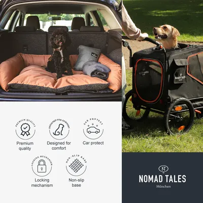 Nomad Tales kutyaágy autó csomagtartóban, mellette takaró és párna. Kutya szállítókocsi Nomad Tales felirattal. Ikonok: Premium quality, Designed for comfort, Car protect, Locking mechanism, Non-slip base. Nomad Tales kutyaágy autó csomagtartóban, mellette takaró és párna. Kutya szállítókocsi Nomad Tales felirattal. Ikonok: Premium quality, Designed for comfort, Car protect, Locking mechanism, Non-slip base.