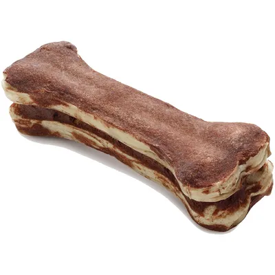 Dwie kości do żucia o brązowo-białym kolorze, ułożone jedna na drugiej. Widoczna struktura przypominająca suszone mięso lub skórę.