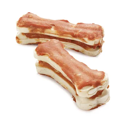 Tri žuvacie kosti v tvare kosti, bielej farby s hnedou vrstvou na povrchu, bez viditeľného obalu alebo značky.