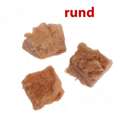 Drie bruine blokjes rundvlees, tekst 'rund' in rood erboven zichtbaar.