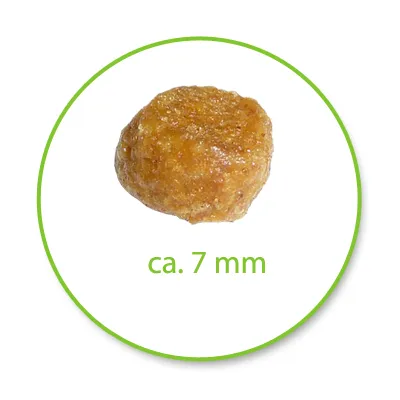 Една гранула суха храна с приблизителен размер 7 мм, показана в кръгла рамка. Видим надпис: ca. 7 mm.