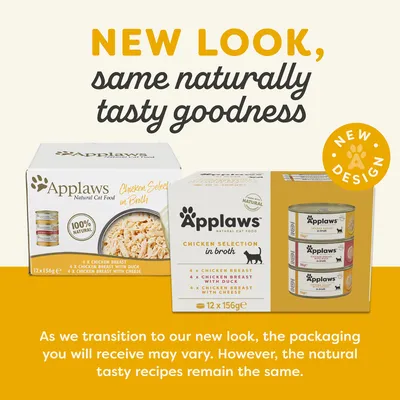 Dvě varianty balení Applaws Natural Cat Food Chicken Selection in Broth, 12×156g. Text: NEW LOOK, same naturally tasty goodness, NEW DESIGN. Balení se může lišit, receptura zůstává stejná.
