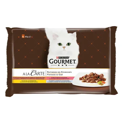 Purina Gourmet A La Carte hrană pentru pisici, rafinamente ale bucătarului, 4x85g, cu rață și garnitură de legume. Ambalajul prezintă cap de Persan alb și fel de mâncare servit.