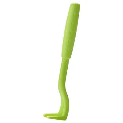 Grön fästingborttagare i plast med ergonomiskt handtag och böjd spets för säker borttagning av fästingar.