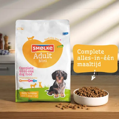 Smølke Adult Mini, Complete all-in-one hondenvoer, Uniek eiwitprofiel, dagelijkse balans, complete alles-in-één maaltijd. Voerbak met zichtbaar droogvoer. Smølke Adult Mini, Complete all-in-one hondenvoer, Uniek eiwitprofiel, dagelijkse balans, complete alles-in-één maaltijd. Voerbak met zichtbaar droogvoer.