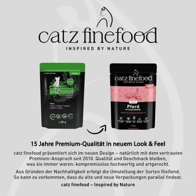 catz finefood Pferd 85g im alten und neuen Verpackungsdesign. Hinweis: 15 Jahre Premium-Qualität, neues Design, gleiche Qualität, nachhaltige Umstellung, alte und neue Verpackung möglich.