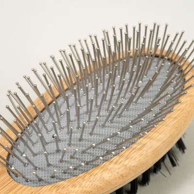 kooa Brosse de soin du pelage 2-en-1 - L 22 x l 6,5 x H 7 cm kooa Brosse de soin du pelage 2-en-1 - L 22 x l 6,5 x H 7 cm