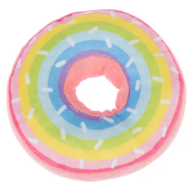 Kulatá plyšová hračka ve tvaru donutu s duhovými barvami a bílými pruhy, vhodná pro domácí mazlíčky.