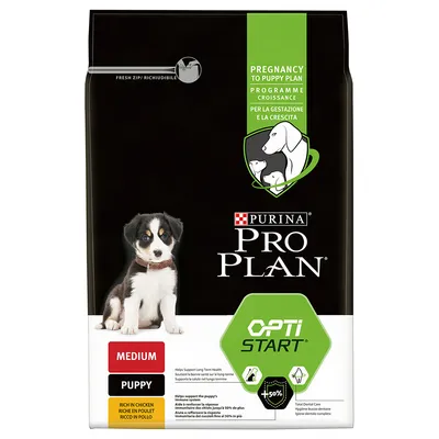 Опаковка Purina Pro Plan Opti Start Medium Puppy, видими надписи: Pregnancy to Puppy Plan, Rich in Chicken, +50%. Кученце е изобразено на предната част.