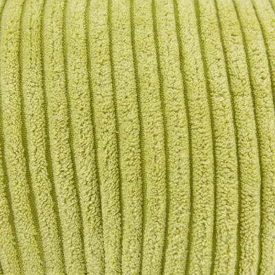 Nahaufnahme eines grünen, gerippten Stoffmaterials mit weicher Textur.