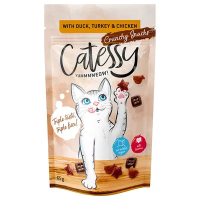 Catessy Crunchy Snacks mit Ente, Truthahn und Huhn. Text: Triple taste, triple fun! Ohne Zuckerzusatz, mit Taurin. Verpackungsgrösse: 65 g.