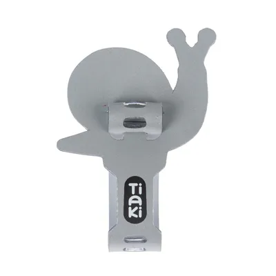 Clip metálico Tiaki en forma de caracol, gris con logotipo negro de Tiaki.