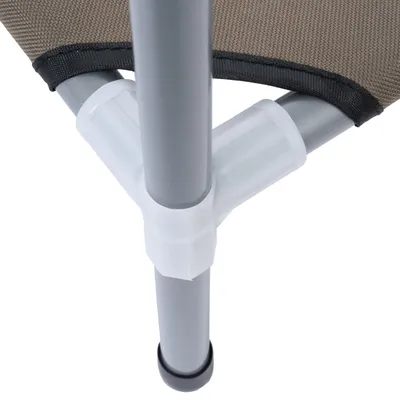 Detailopname van een stevig metalen frame met kunststofverbinding en textielbekleding, geschikt voor meubels of accessoires.
