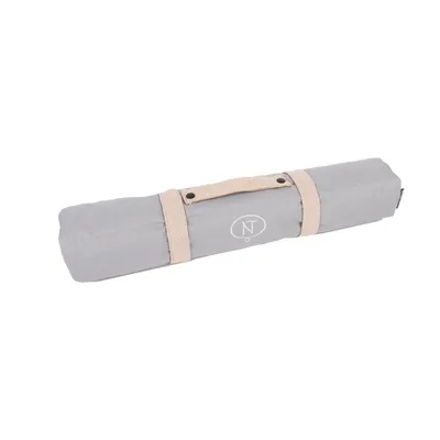 Graue Tragetasche mit beige Griffen und NT-Logo, geeignet für den Transport von Zubehör.