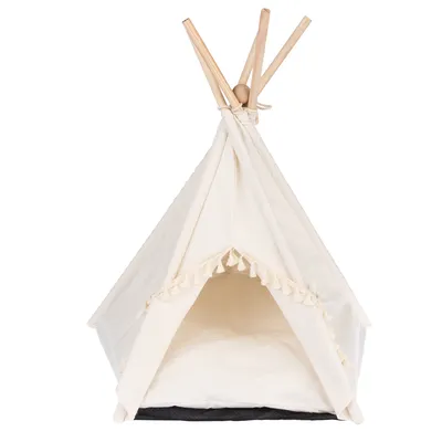 Beiges Tipi-Zelt mit Holzstangen und Quasten, geeignet als Haustier-Rückzugsort.