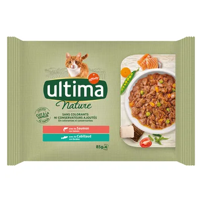 Ultima Nature kattenvoer, 85g, met zalm en kabeljauw. Zonder kleurstoffen en conserveermiddelen, zacht gestoomd. Afgebeeld: kom met voer en ingrediënten zoals erwten en wortels.