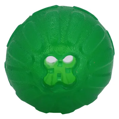 Palla verde in plastica con superficie testurizzata e foro centrale a forma di croce visibile.