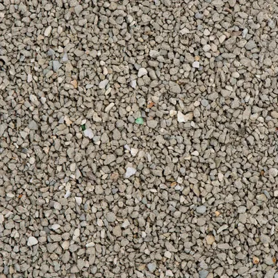 Close-up van grijze kattenbakvulling met grove korrels, geen merknaam of verpakking zichtbaar.