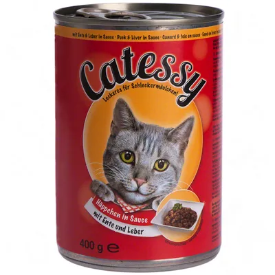 Catessy våtfoder för katt, 400 g burk. Text: Häppchen in Sauce mit Ente und Leber. Bild på grå katt och skål med foderbitar i sås.