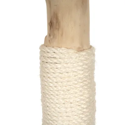 Holzpfosten mit weissem Sisalseil umwickelt, geeignet für Kratzbaum-Reparaturen oder DIY-Projekte.
