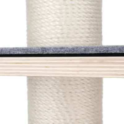 Close-up of a scratching post element: wooden board with grey felt cover and sisal-wrapped post in the background.
