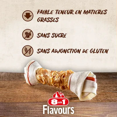 Faible teneur en matières grasses, sans sucre, sans adjonction de gluten. 8in1 Flavours visible sur l’emballage d’un os à mâcher pour chien.