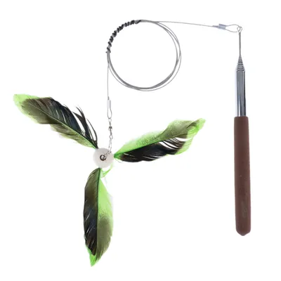 Juguete con plumas verdes y negras, varilla de metal y cable de alambre. Adecuado para juego interactivo.