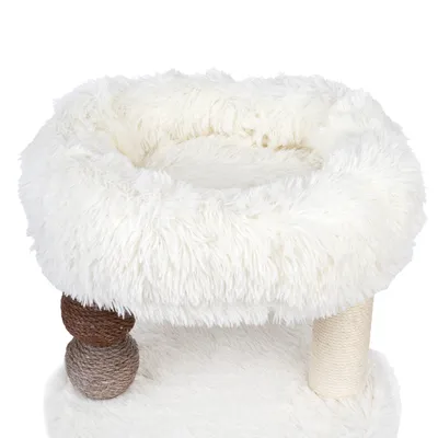 Kratzbaum mit weissem, flauschigem Liegeplatz und Sisal umwickelten Säulen in Braun und Beige.