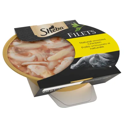 Tray of natural shredded chicken fillets, packaging shows product contents and text stating 'Natural shredded Chicken' in English and Italian.