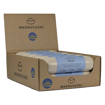 Magnussons Mild. Hundefutter aus schwedischem Rind- und Schweinefleisch, Gemüse von lokalen Bauernhöfen. Schonend gegart auf eigener Farm in Schweden. Från Sverige-Siegel sichtbar.