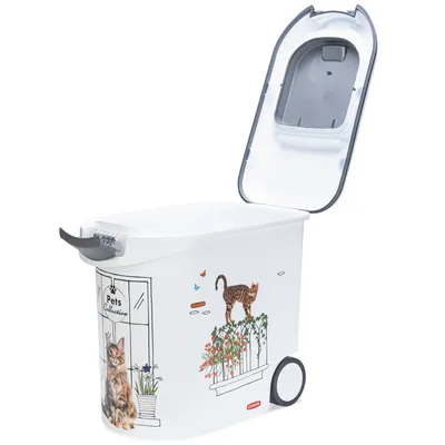 Vit foderbehållare med lock, kattmotiv och blommillustration. Märket Curver synligt på framsidan.
