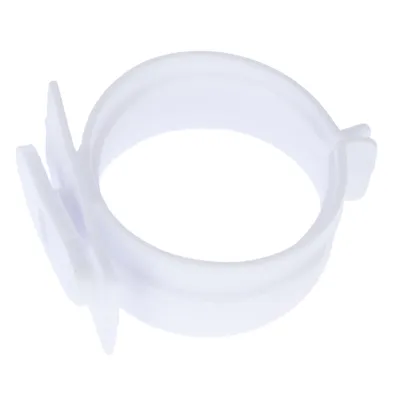 Anneau en plastique blanc, forme circulaire avec deux attaches visibles sur le côté gauche.