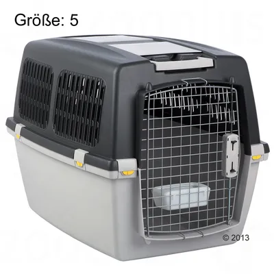 Transportbox av plast med dörr av metallgaller, storlek: 5. Synliga ventilationsspringor och låsmekanism på dörren.