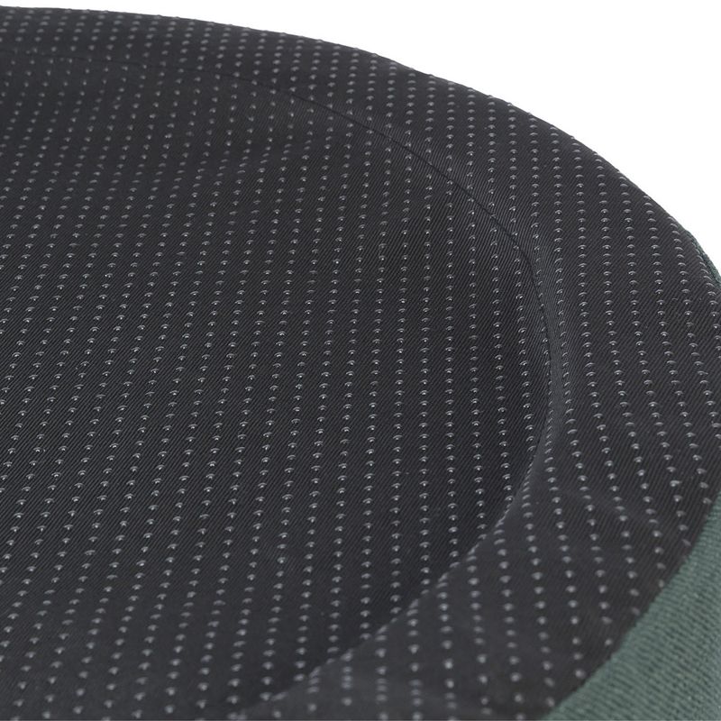 Nahaufnahme eines schwarzen, rutschfesten Stoffmaterials mit kleinen Punkten, geeignet für die Unterseite von Tierbetten oder Matten.