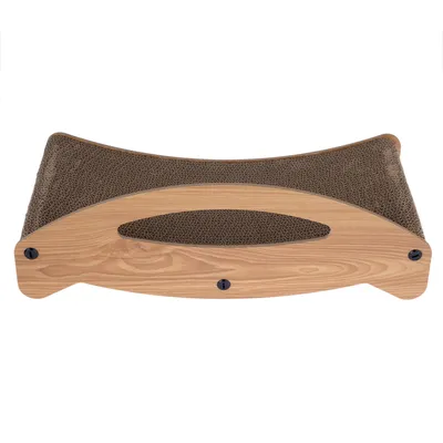 Grebalica od drva s zakrivljenom površinom i kartonskim materijalom za njegu kandži.