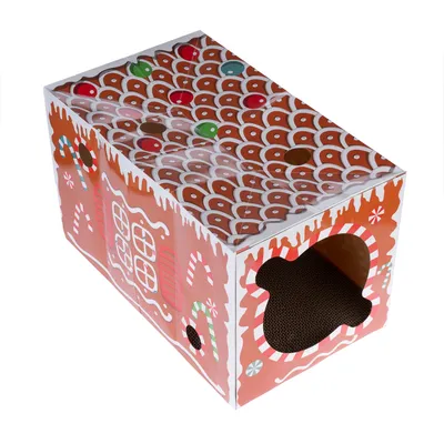 Kartonhaus im Lebkuchen-Design mit bunten Zuckerdekorationen und einem Eingang aus Wellpappe.