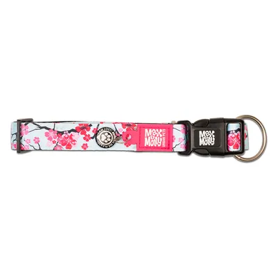 Max & Molly Urban Pets κολάρο με σχέδιο άνθη κερασιάς, μαύρη αγκράφα και μεταλλικό κρίκο. Μπρελόκ με επιγραφή 'I am lost, please scan me'.