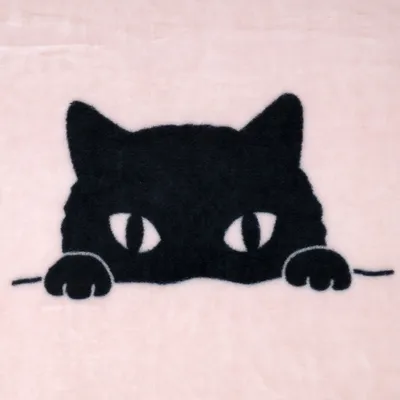 Czarna sylwetka kota z dużymi oczami na różowym tle, wzór na koc lub akcesorium dla zwierząt.