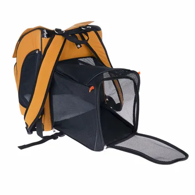 Sac à dos de transport pour animaux, tissu orange et noir, ouvert avec porte en maille zippée, bretelles visibles, panneaux latéraux en maille pour aération.