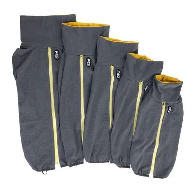 Manteaux gris pour chiens avec doublure jaune et fermeture éclair, disponibles en cinq tailles. Marque : TIAKI.