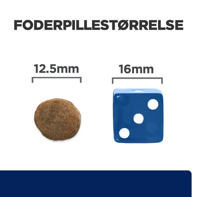Foderpillestørrelse sammenlignet med terning. Foderpille: 12,5 mm, terning: 16 mm. Tekst: FODERPILLESTØRRELSE, 12.5 mm, 16 mm.