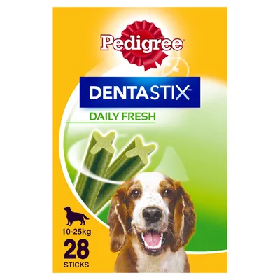 Pedigree DentaStix Daily Fresh, 28 sticks for dogs 10–25 kg, green dental chews shown on front of yellow and green pack