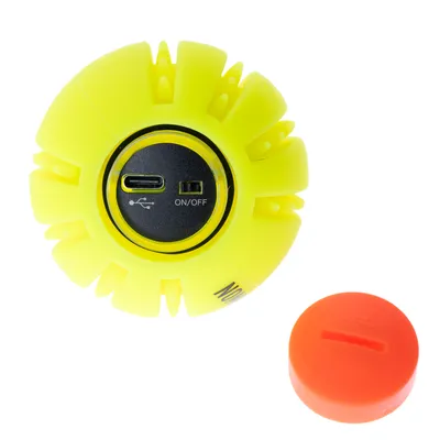Gul bold med USB-port og tænd/sluk-knap, aftageligt orange dæksel synligt.