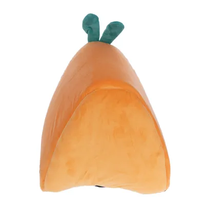 Coussin ou niche pour animal en tissu orange avec deux petites feuilles vertes sur le dessus, forme triangulaire arrondie. Aucun texte ni marque visible.
