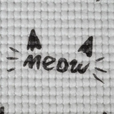 Inscripția „meow” cu urechi de pisică și linii pe fundal alb texturat.