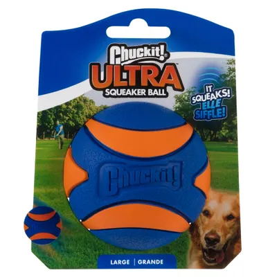Chuckit! ULTRA Squeaker Ball, palla arancione e blu con scritta 'It squeaks! Elle siffle!', taglia large/grande visibile sulla confezione.