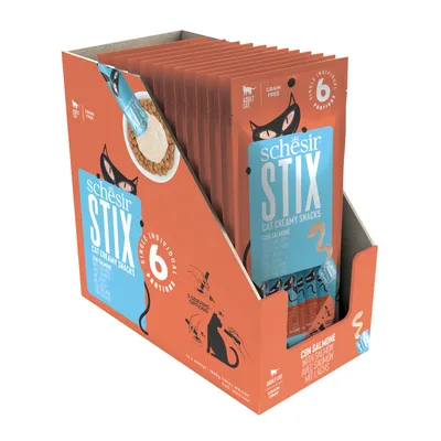 Schesir Stix Cat Creamy Snacks con salmón, 6 raciones individuales, sin cereales, para gatos adultos. El envase muestra detalles del producto e instrucciones de uso.